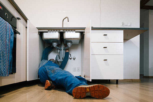 Professional Emergency Plumber technician working in Parlin, NJ